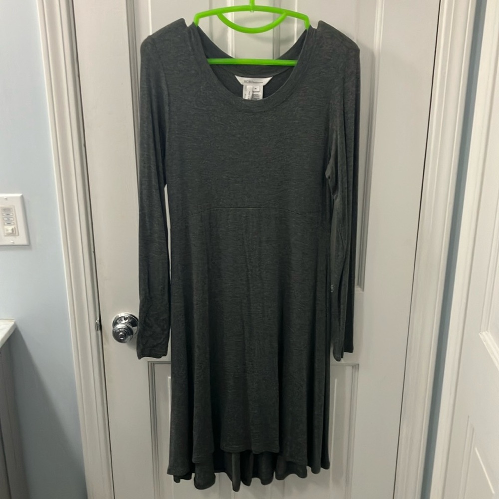 BCBGeneration Gray Long Sleeve Dress scoop neck medium rayon spandex size Medium